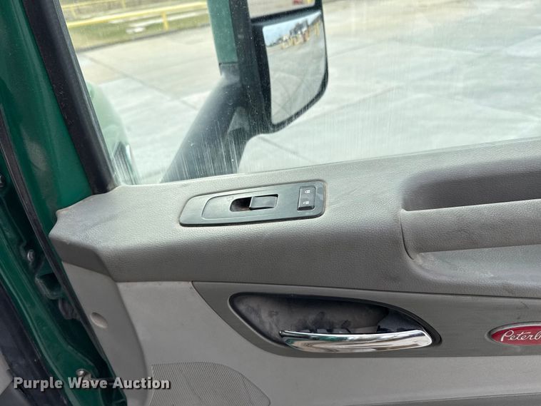 image for item EE3418 2018 Peterbilt 567 semi truck