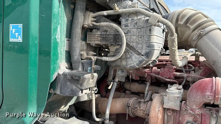 image for item EE3418 2018 Peterbilt 567 semi truck