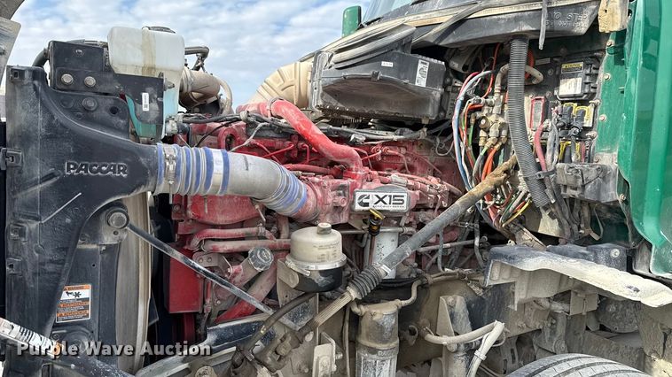 image for item EE3418 2018 Peterbilt 567 semi truck