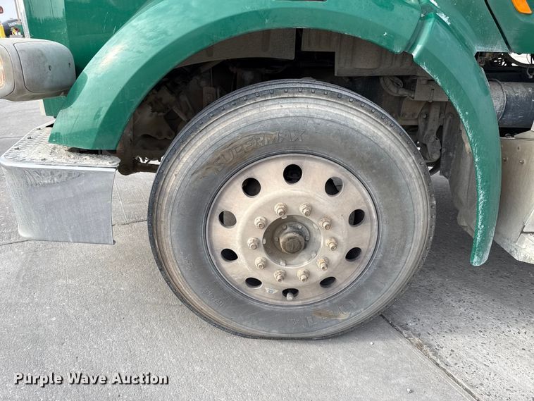 image for item EE3418 2018 Peterbilt 567 semi truck