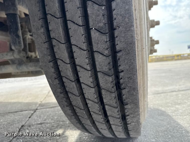 image for item EE3418 2018 Peterbilt 567 semi truck