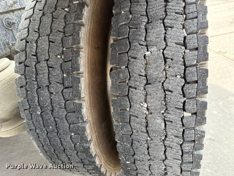 image for item EE3418 2018 Peterbilt 567 semi truck