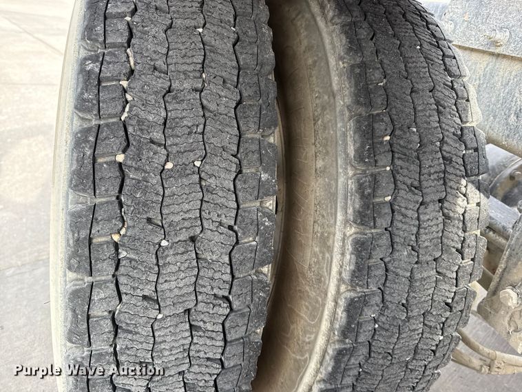 image for item EE3418 2018 Peterbilt 567 semi truck