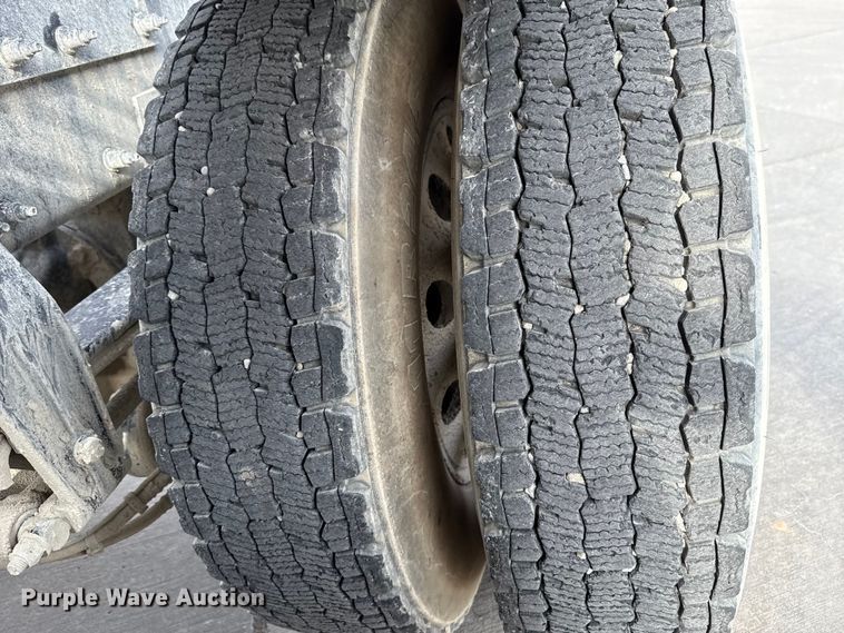 image for item EE3418 2018 Peterbilt 567 semi truck