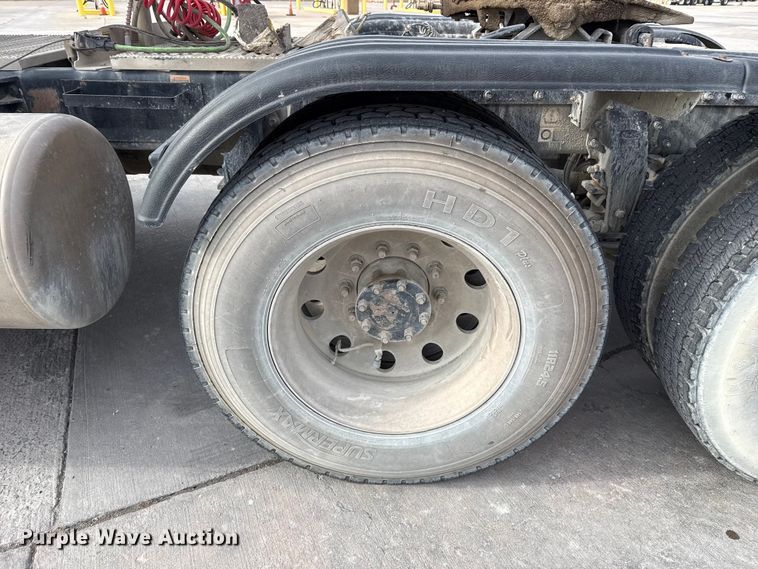 image for item EE3418 2018 Peterbilt 567 semi truck