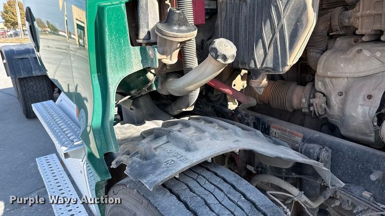 image for item EE3419 2020 Freightliner Cascadia 126 semi truck