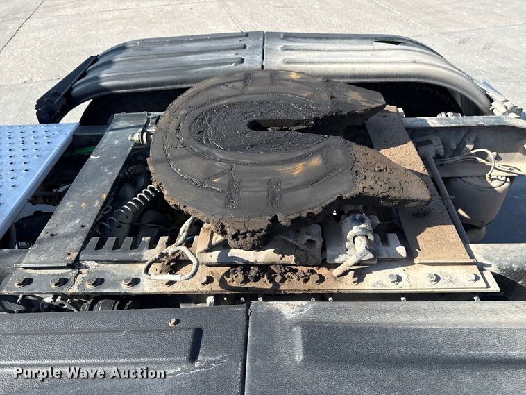 image for item EE3419 2020 Freightliner Cascadia 126 semi truck