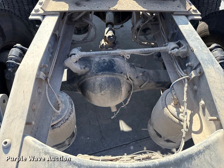 image for item EE3419 2020 Freightliner Cascadia 126 semi truck