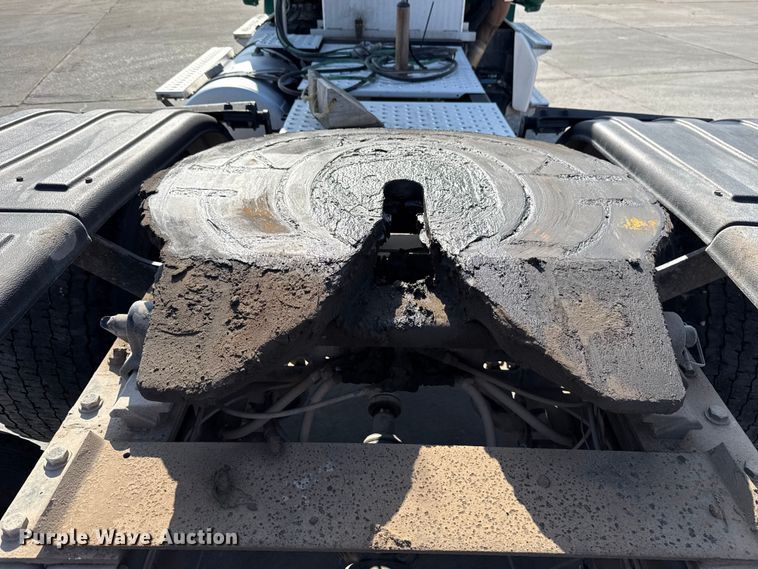 image for item EE3419 2020 Freightliner Cascadia 126 semi truck