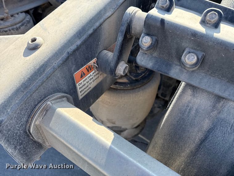 image for item EE3419 2020 Freightliner Cascadia 126 semi truck