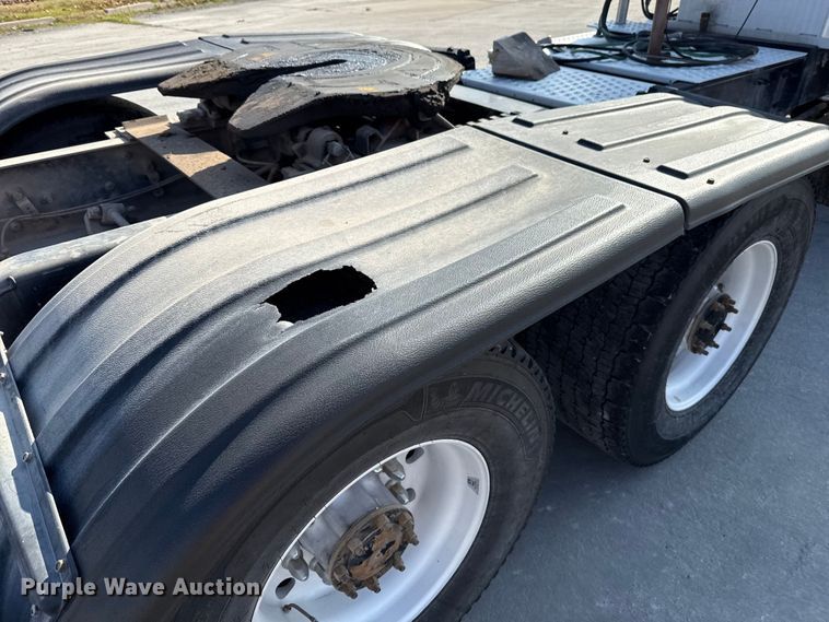 image for item EE3419 2020 Freightliner Cascadia 126 semi truck