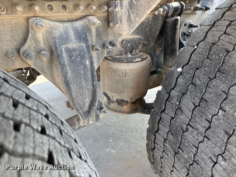 image for item EE3419 2020 Freightliner Cascadia 126 semi truck