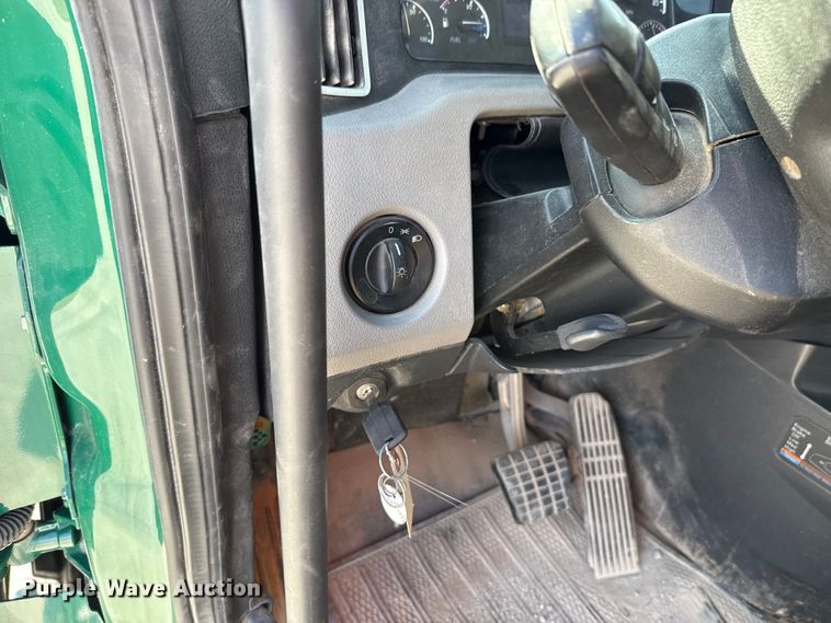 image for item EE3419 2020 Freightliner Cascadia 126 semi truck