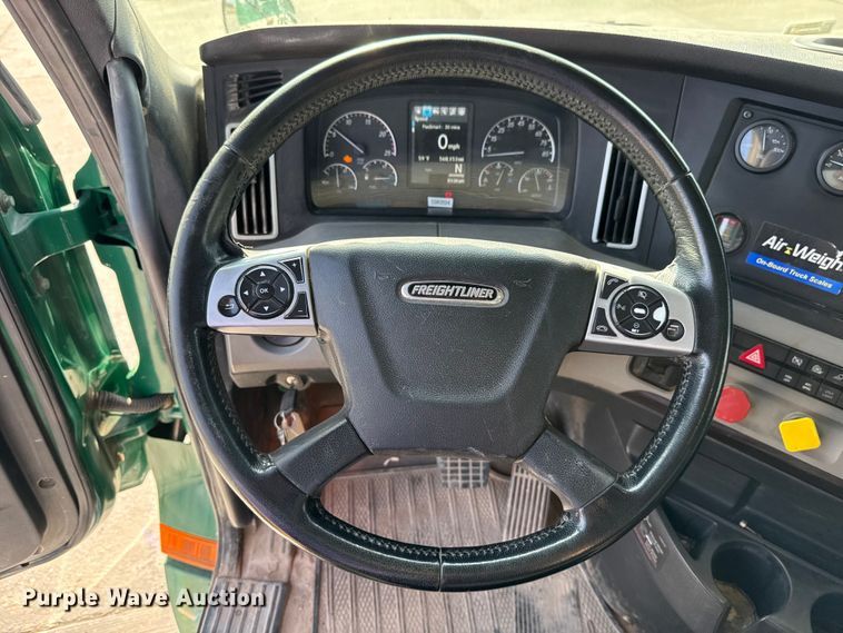 image for item EE3419 2020 Freightliner Cascadia 126 semi truck