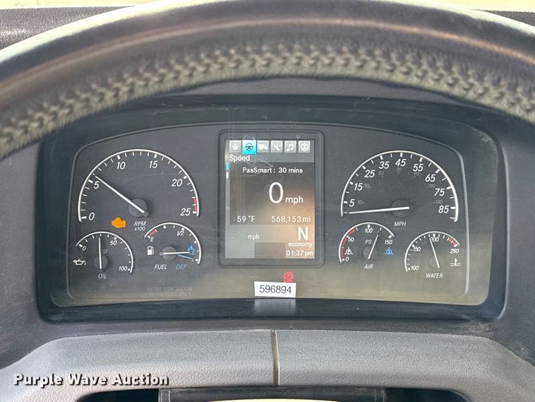 image for item EE3419 2020 Freightliner Cascadia 126 semi truck