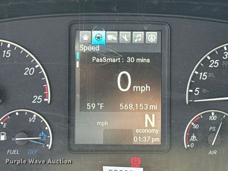 image for item EE3419 2020 Freightliner Cascadia 126 semi truck