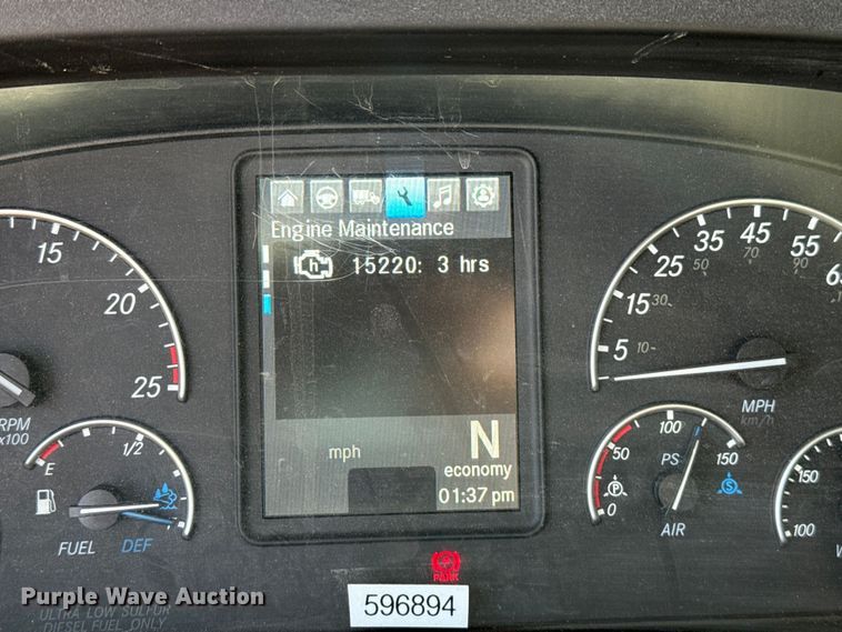 image for item EE3419 2020 Freightliner Cascadia 126 semi truck