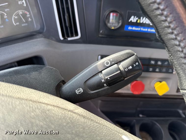 image for item EE3419 2020 Freightliner Cascadia 126 semi truck