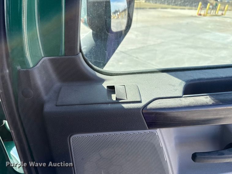 image for item EE3419 2020 Freightliner Cascadia 126 semi truck