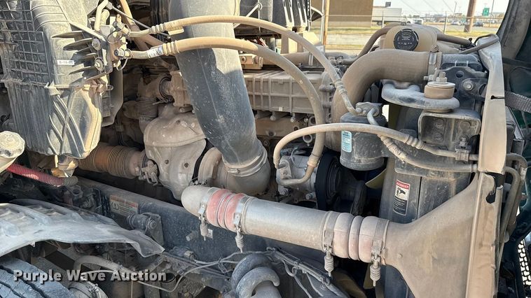 image for item EE3419 2020 Freightliner Cascadia 126 semi truck