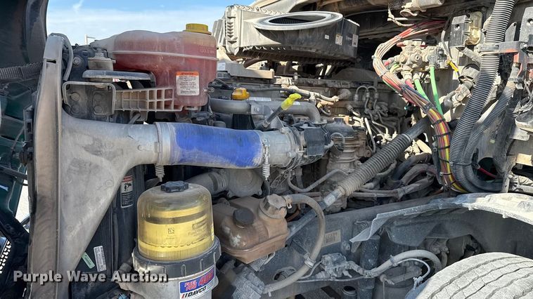 image for item EE3419 2020 Freightliner Cascadia 126 semi truck