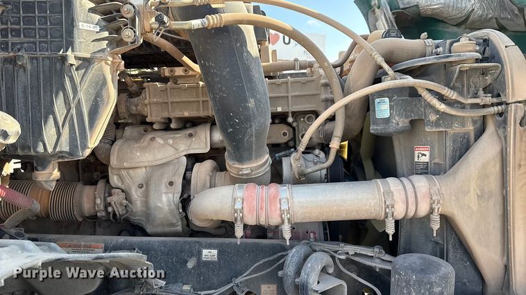 image for item EE3419 2020 Freightliner Cascadia 126 semi truck