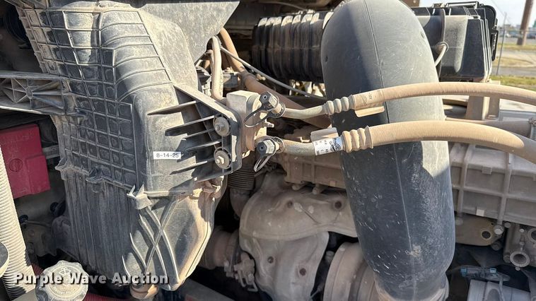 image for item EE3419 2020 Freightliner Cascadia 126 semi truck