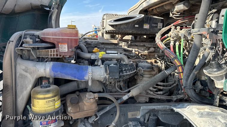 image for item EE3419 2020 Freightliner Cascadia 126 semi truck