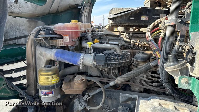 image for item EE3419 2020 Freightliner Cascadia 126 semi truck