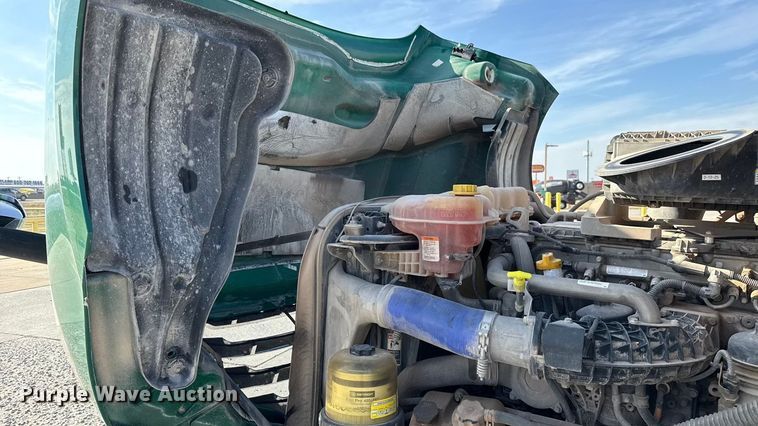 image for item EE3419 2020 Freightliner Cascadia 126 semi truck