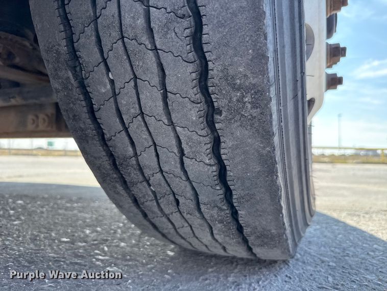 image for item EE3419 2020 Freightliner Cascadia 126 semi truck