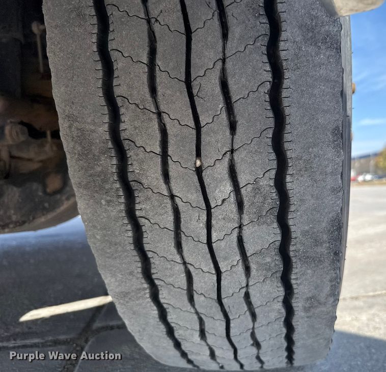 image for item EE3419 2020 Freightliner Cascadia 126 semi truck