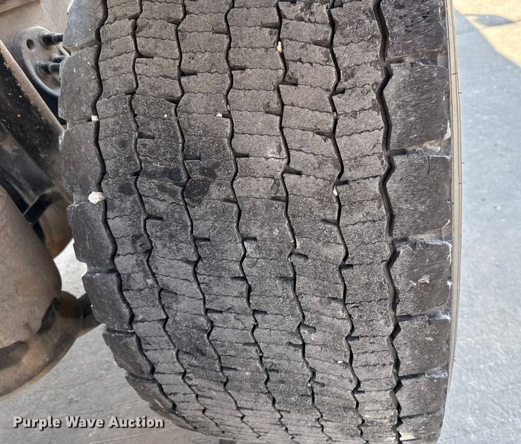 image for item EE3419 2020 Freightliner Cascadia 126 semi truck