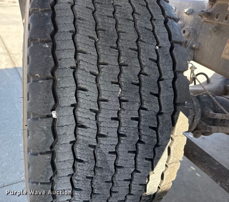 image for item EE3419 2020 Freightliner Cascadia 126 semi truck