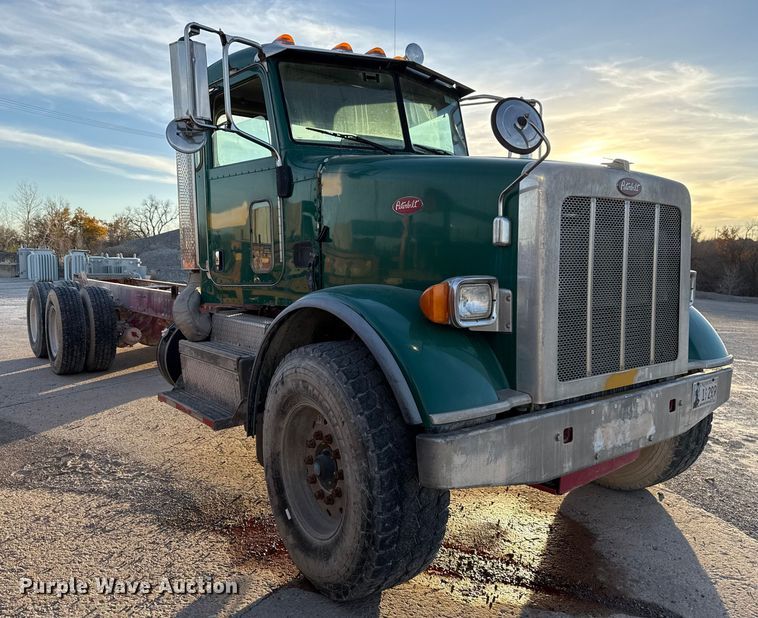 image for item EE3429 2011 Peterbilt 365 