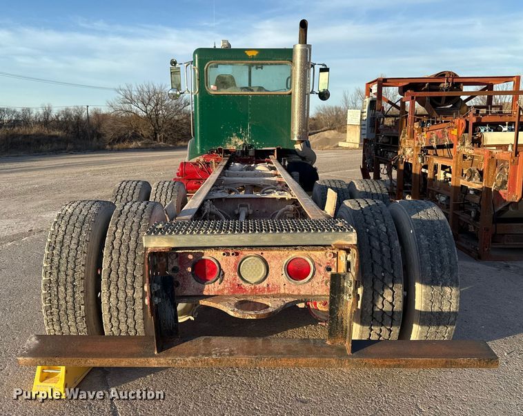 image for item EE3429 2011 Peterbilt 365 