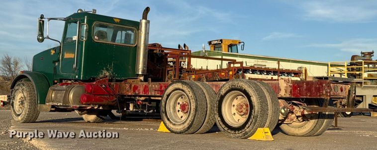 image for item EE3429 2011 Peterbilt 365 