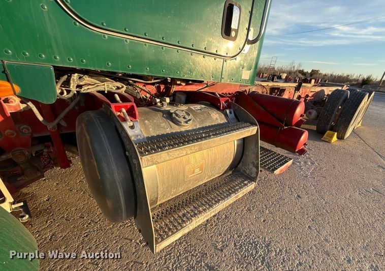 image for item EE3429 2011 Peterbilt 365 