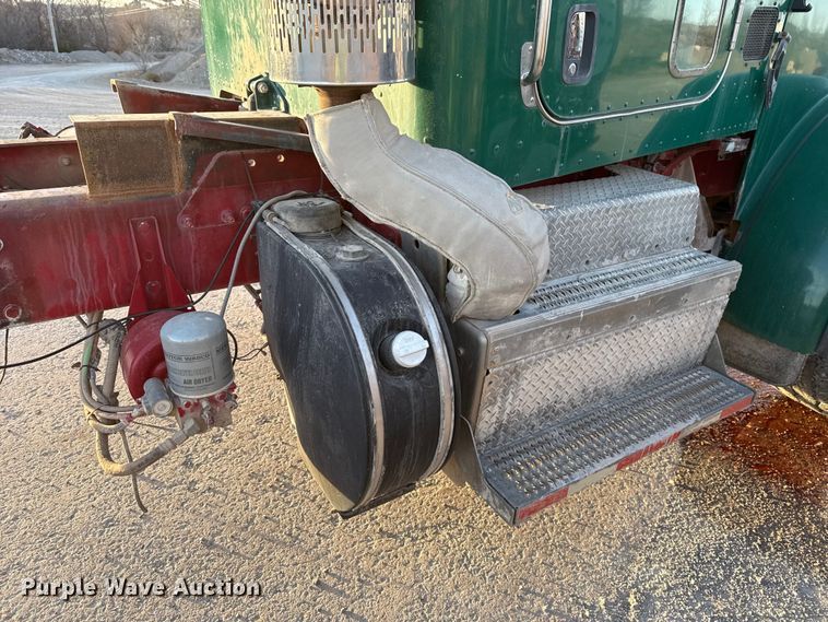 image for item EE3429 2011 Peterbilt 365 