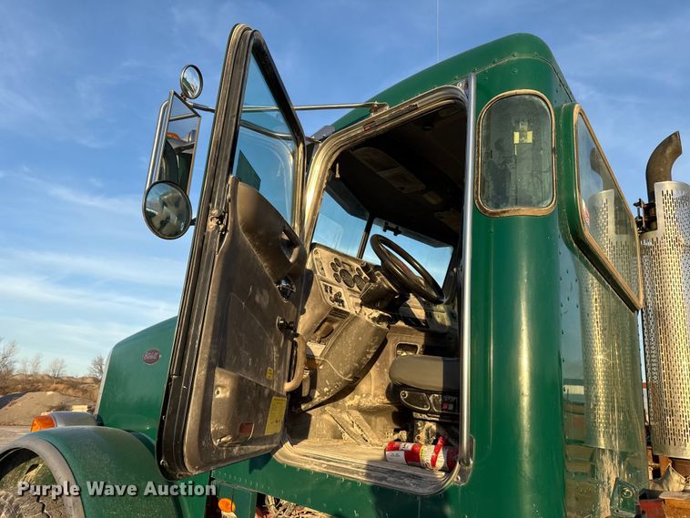 image for item EE3429 2011 Peterbilt 365 