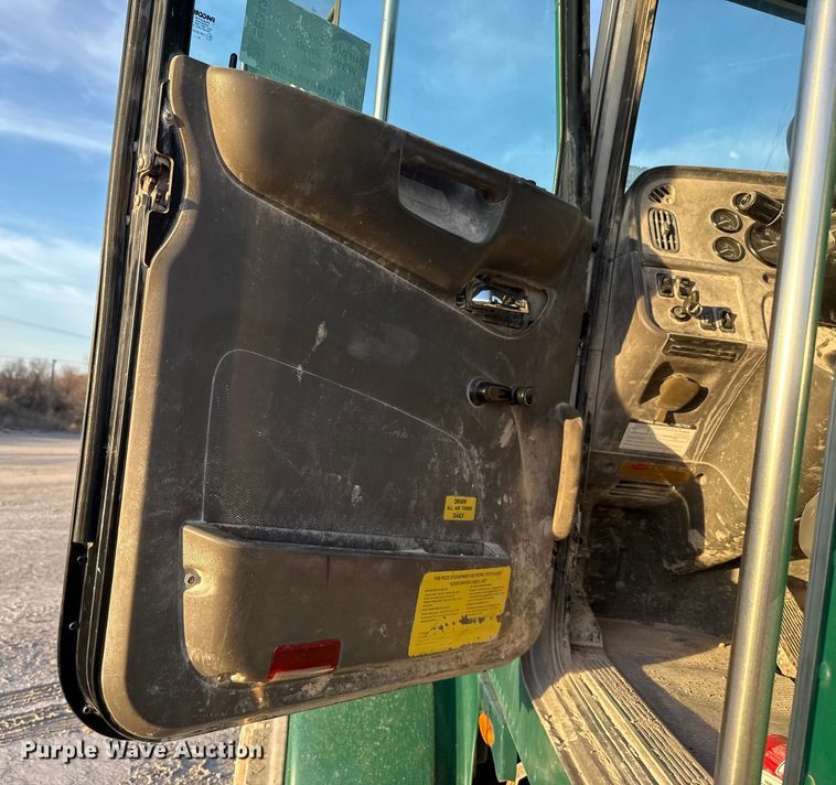 image for item EE3429 2011 Peterbilt 365 