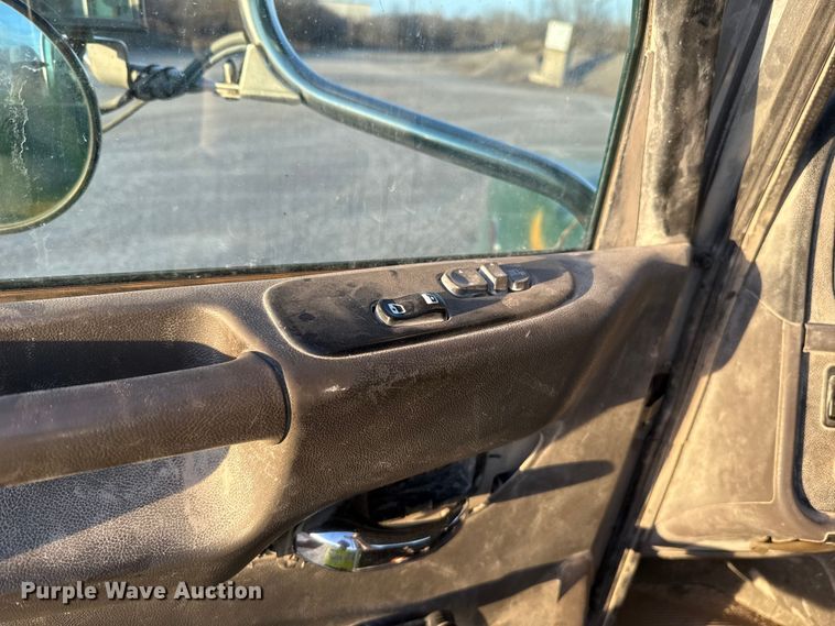 image for item EE3429 2011 Peterbilt 365 