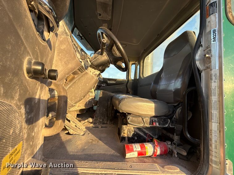 image for item EE3429 2011 Peterbilt 365 