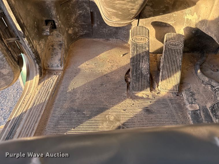 image for item EE3429 2011 Peterbilt 365 