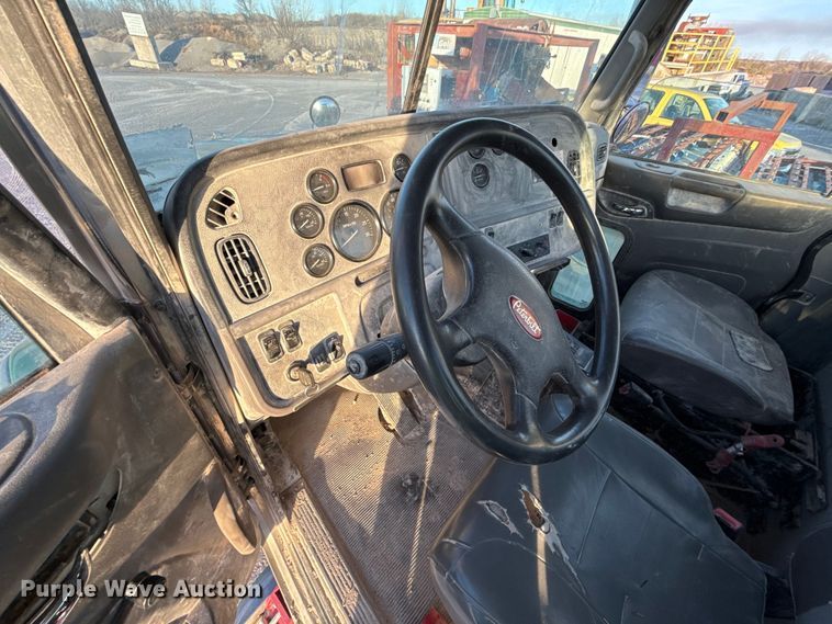 image for item EE3429 2011 Peterbilt 365 
