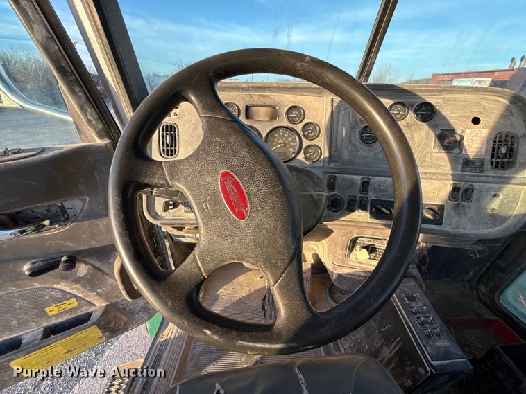 image for item EE3429 2011 Peterbilt 365 