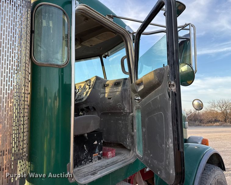 image for item EE3429 2011 Peterbilt 365 