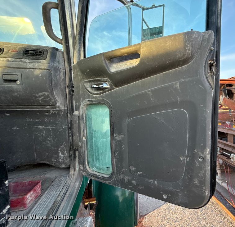 image for item EE3429 2011 Peterbilt 365 