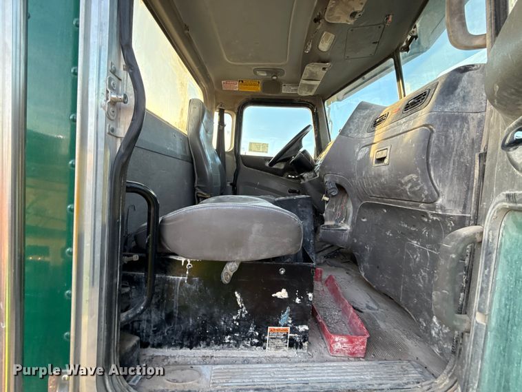 image for item EE3429 2011 Peterbilt 365 