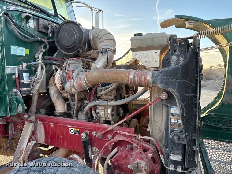 image for item EE3429 2011 Peterbilt 365 